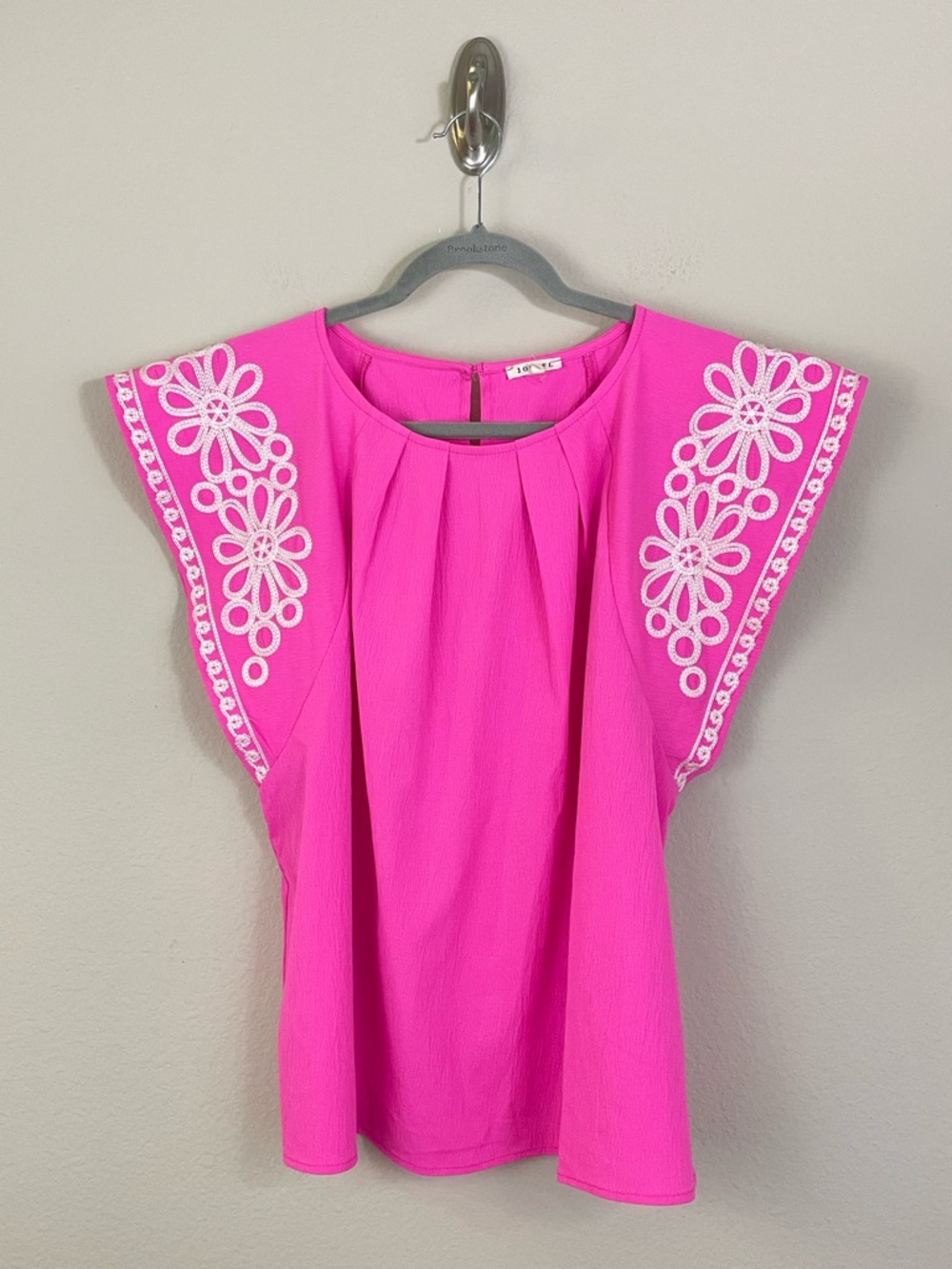 JODIFL Pink Floral Embroidered Flutter Sleeve Pleated Round Neck Top Size M - Picture 2 of 6